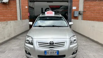 Usata Toyota Avensis 126 CV (92 kW) 2007 Grigio Station wagon