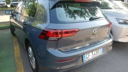 Usata VW Golf VIII Life 110 CV (80 kW) 2021 Grigio Berlina