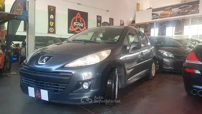 Grigio Usata 2010 Peugeot 207 Tre volumi | 3700 € (Buon prezzo)