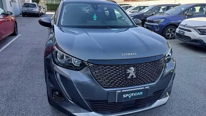 Grigio Usata 2021 Peugeot 2008 Allure SUV | 15.650 € (Buon prezzo)