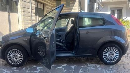 Usata Fiat Grande Punto Active 65 CV (47 kW) 2009 Grigio Utilitaria