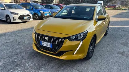 Usata Peugeot 208 Active 75 CV (55 kW) 2021 Utilitaria
