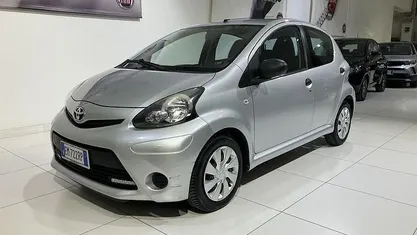 Grigio Usata 2012 Toyota Aygo Active Due volumi | 4900 € (Buon prezzo)