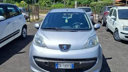 Usata Peugeot 107 68 CV (50 kW) 2007 Grigio Utilitaria