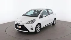 Argento Usata 2019 Toyota Yaris Active Tre volumi | 12.599 € (Buon prezzo)