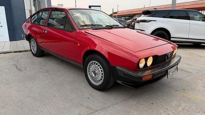 Usata Alfa Romeo GTV 129 CV (94 kW) 1982 Rosso Coupé