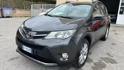 Usata Toyota RAV4 Lounge 124 CV (91 kW) 2014 Grigio SUV