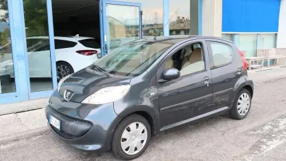 Usata Peugeot 107 68 CV (50 kW) 2006 Grigio Utilitaria