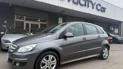 Usata Mercedes B180 109 CV (80 kW) 2011 Grigio Monovolume