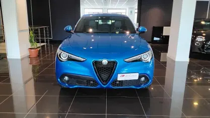 Käytetty Alfa Romeo Stelvio 209 HP (153 kW) 2021 Sininen Katumaasturi