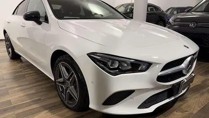 Bianco Usata 2023 Mercedes CLA180 AMG Tre volumi | 30.990 € (Ottimo prezzo)