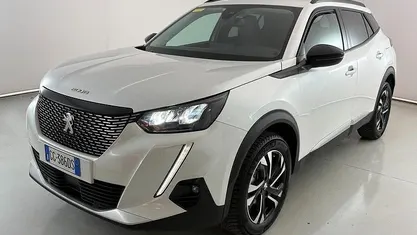 Usata 2022 Peugeot 2008 Allure SUV | 17.500 € (Buon prezzo)