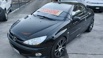 Usata Peugeot 206 CC RC 109 CV (80 kW) 2006 Nero Cabrio