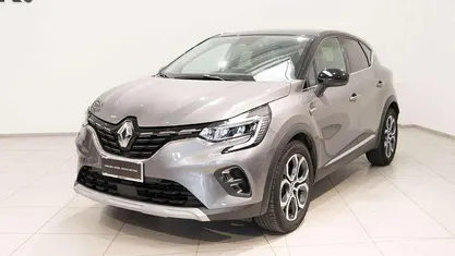 Usata Renault Captur Techno 143 CV (105 kW) 2023 Grigio SUV