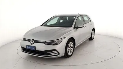 Usata VW Golf VIII Life 110 CV (80 kW) 2020 Grigio metallizzato Berlina