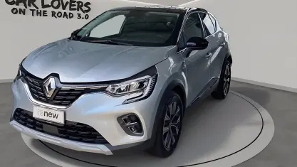 Usata Renault Captur Techno 101 CV (74 kW) 2023 Grigio chiaro SUV