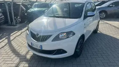 Usata Lancia Ypsilon 69 CV (50 kW) 2022 Bianco Utilitaria