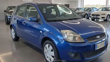 Blu Usata 2008 Ford Fiesta Tre volumi | 2700 € (Buon prezzo)