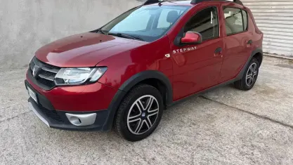 Usata Dacia Sandero Prestige 90 CV (66 kW) 2013 Rosso Berlina