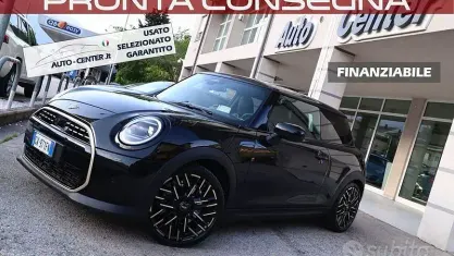 Usata Mini Cooper Favoured 156 CV (114 kW) 2024 Nero Utilitaria