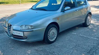 Usata Alfa Romeo 147 Distinctive 115 CV (84 kW) 2004 Argento Utilitaria