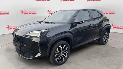Nero Nuova 2025 Toyota Yaris Cross Trend SUV | 29.500 € (Cara)