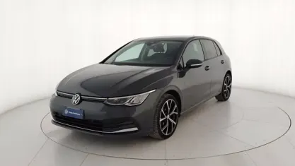 Usata VW Golf VIII Life 116 CV (85 kW) 2022 Grigio metallizzato Berlina
