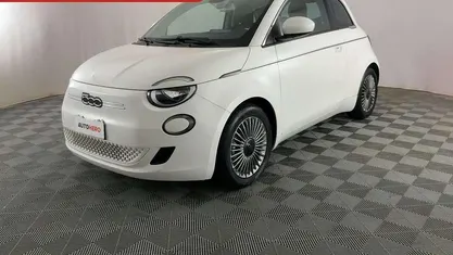 Usata 2023 Fiat 500e Utilitaria | 16.699 € (Buon prezzo)