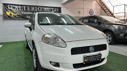 Usata Fiat Grande Punto Dynamic 69 CV (50 kW) 2009 Bianco Utilitaria