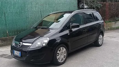 Usata Opel Zafira 150 CV (110 kW) 2011 Nero Monovolume
