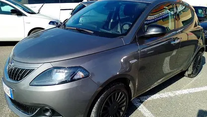 Grigio Usata 2023 Lancia Ypsilon Silver Due volumi | 12.900 € (Buon prezzo)