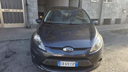 Usata Ford Fiesta Titanium 82 CV (60 kW) 2010 Grigio Utilitaria