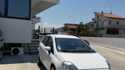 Usata Fiat Grande Punto Emotion 120 CV (88 kW) 2006 Bianco Utilitaria