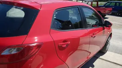 Usata Mazda 2 68 CV (50 kW) 2008 Rosso Utilitaria