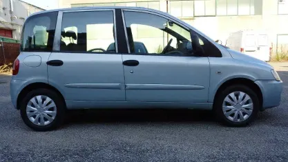 Usata Fiat Multipla 103 CV (75 kW) 2006 Azzurro Monovolume