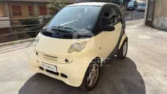 Bianco Usata 2004 Smart ForTwo Coupé Pure Due volumi | 2400 € (Buon prezzo)