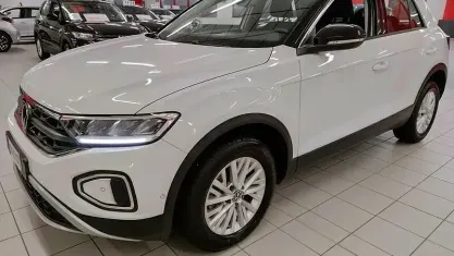 Usata VW T-Roc Life 110 CV (80 kW) 2023 Bianco SUV