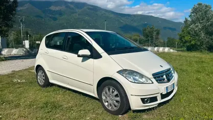 Usata Mercedes A180 Avantgarde 109 CV (80 kW) 2011 Bianco Berlina