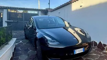 Nero Usata 2023 Tesla Model 3 Standard Range Tre volumi | 28.300 € (Buon prezzo)