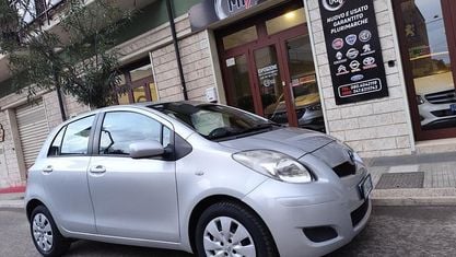 Usata Toyota Yaris 90 CV (66 kW) 2009 Grigio Berlina