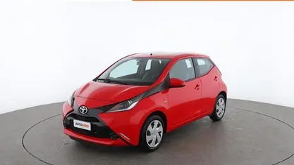 Rosso Usata 2015 Toyota Aygo X-play Due volumi | 7899 € (Buon prezzo)
