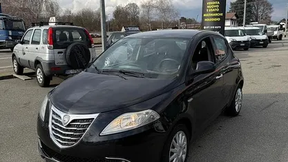 Begagnad Lancia Ypsilon 95 HK (69 kW) 2012 Svart Halvkombi
