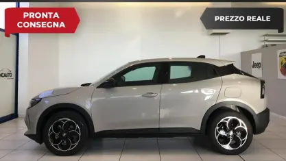 Usata Alfa Romeo Junior 114 kW (156 CV) 2025 Beige SUV