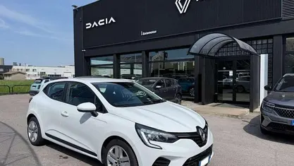 Usata Renault Clio V Business 90 CV (66 kW) 2022 Bianco pastello Berlina