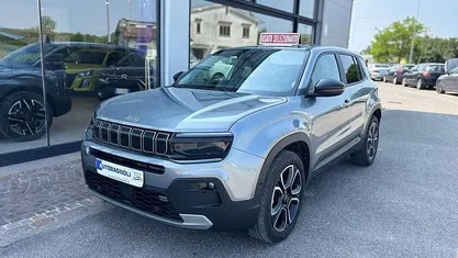Grigio Usata 2024 Jeep Avenger Summit SUV | 22.100 € (Buon prezzo)