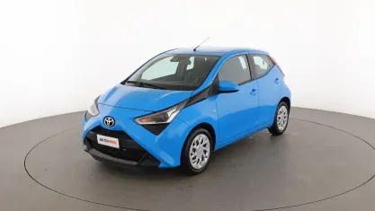 Second-hand Toyota Aygo X-play 72 CP (52 kW) 2019 Albastru Hatchback
