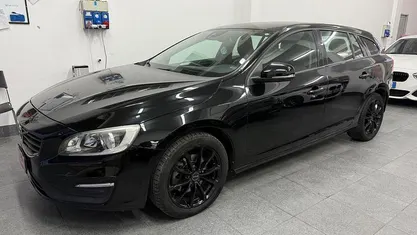 Usata Volvo V60 Kinetic 120 CV (88 kW) 2015 Nero Station wagon
