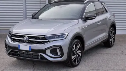 Nuova VW T-Roc R-line Plus 150 CV (110 kW) 2025 Argento SUV