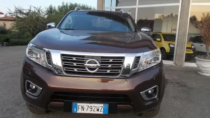 Usata Nissan Navara Tekna 190 CV (139 kW) 2018 Marrone Pick-up