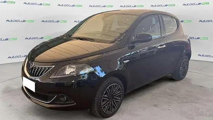 Usata Lancia Ypsilon Gold 70 CV (51 kW) 2022 Nero Utilitaria